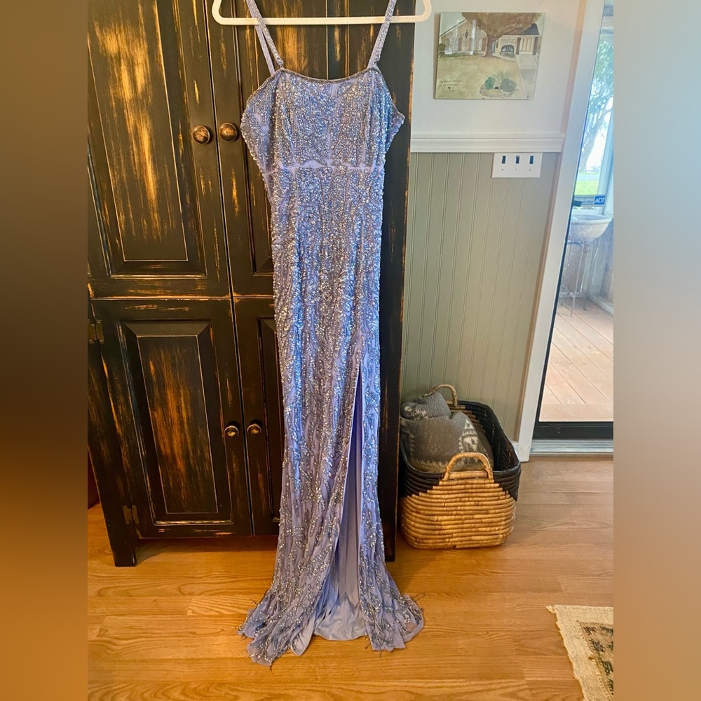 Sherri Hill Formal Dress NEVER WORN
BEADED SIZE 8